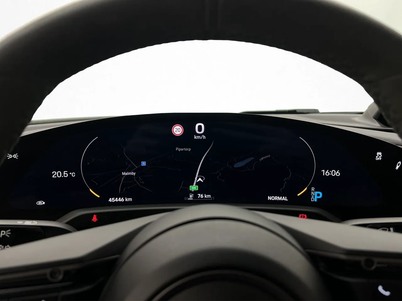 Vehicle image 21