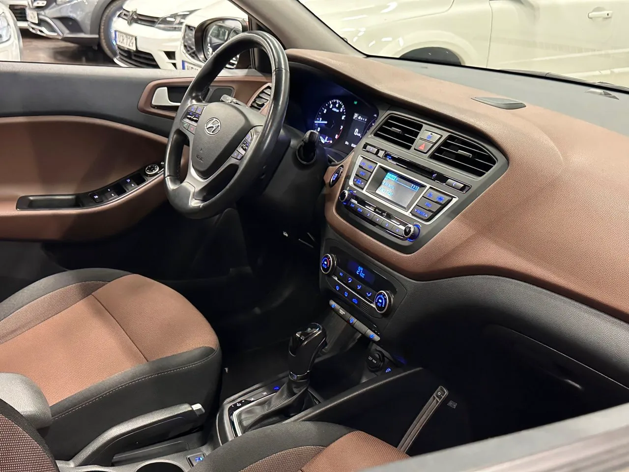 Vehicle image 21