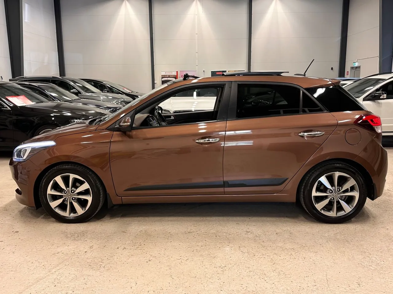 Vehicle image 6