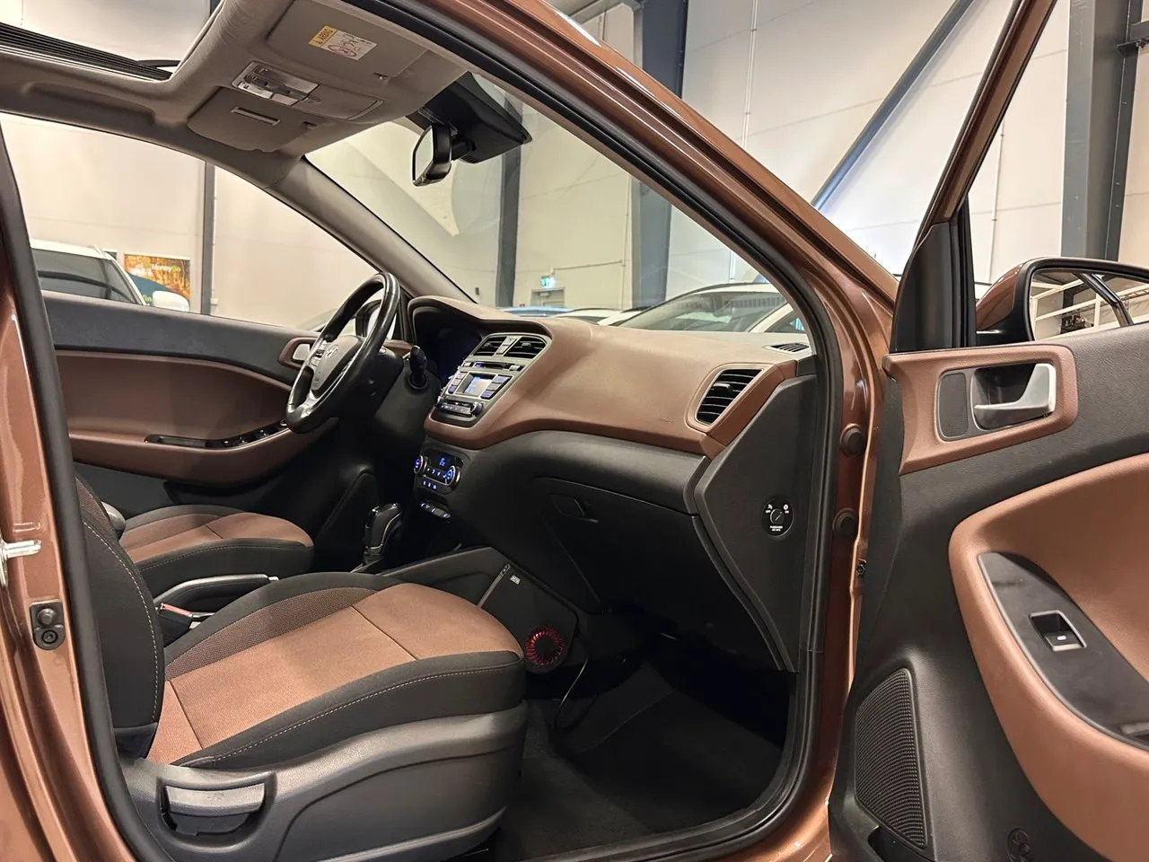 Vehicle image 20