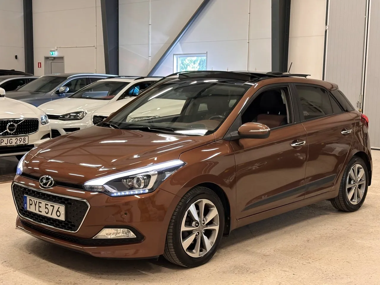 Vehicle image 4