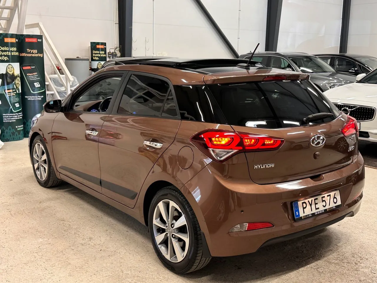 Vehicle image 5