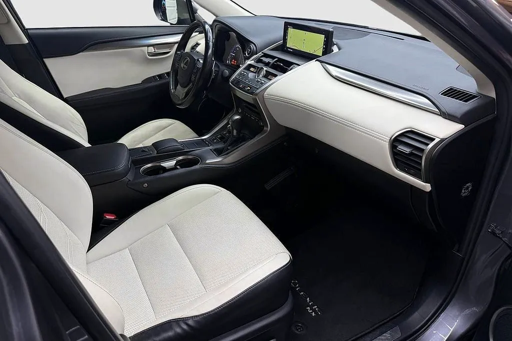 Vehicle image 15