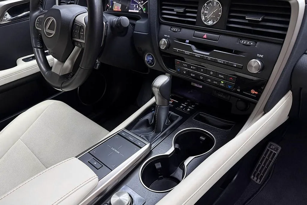 Vehicle image 15