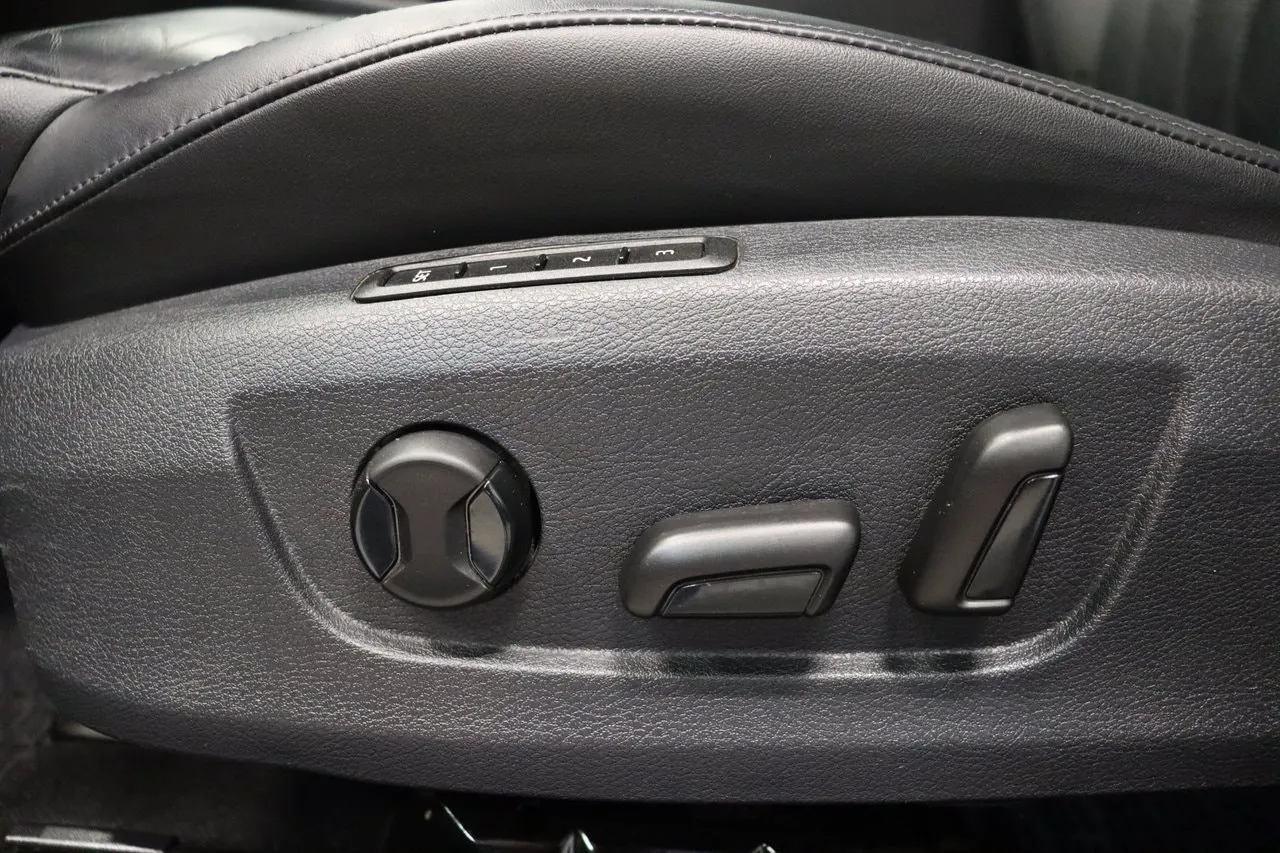 Vehicle image 29
