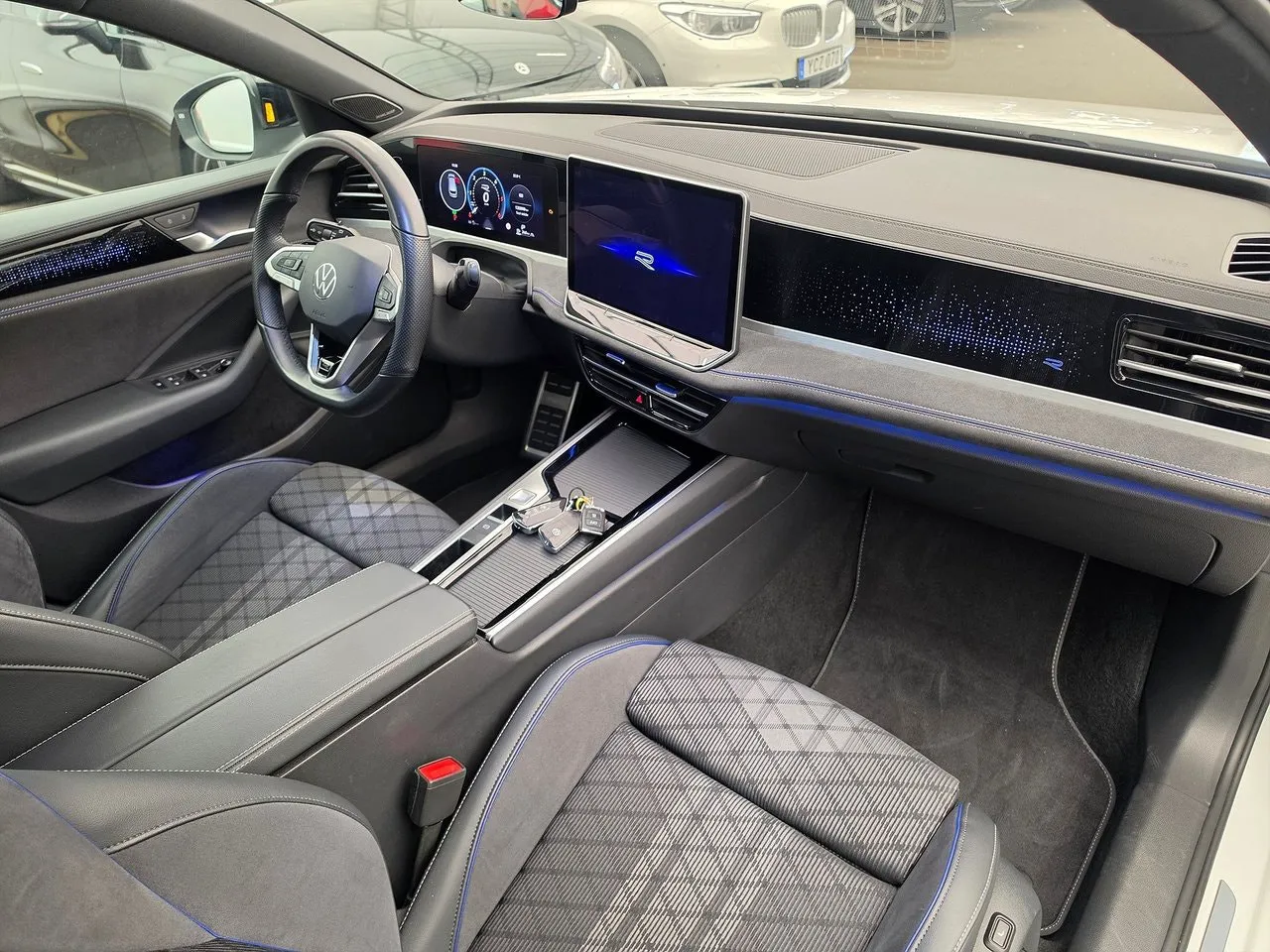 Vehicle image 16