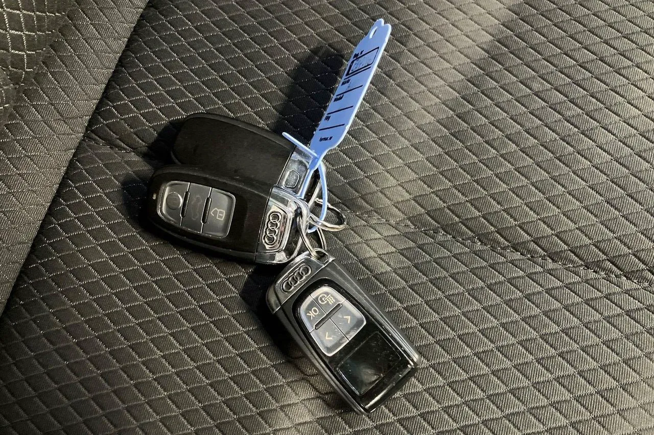 Vehicle image 24