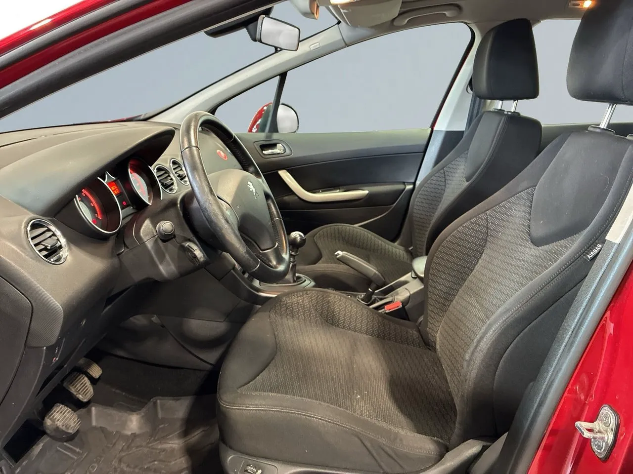 Vehicle image 6