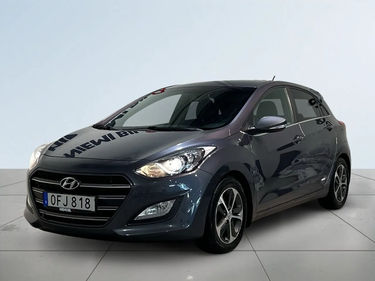 Vehicle image 15
