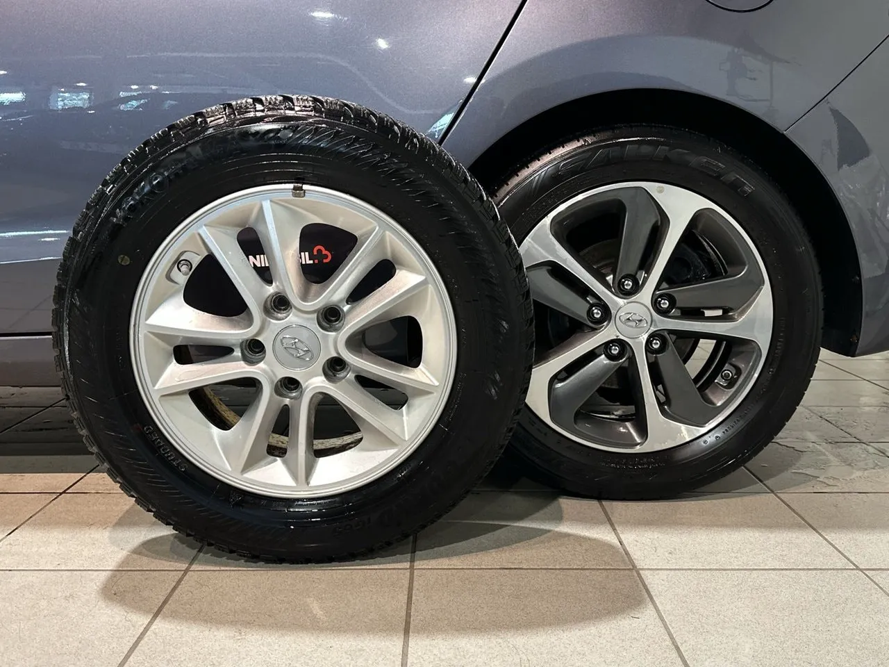 Vehicle image 16