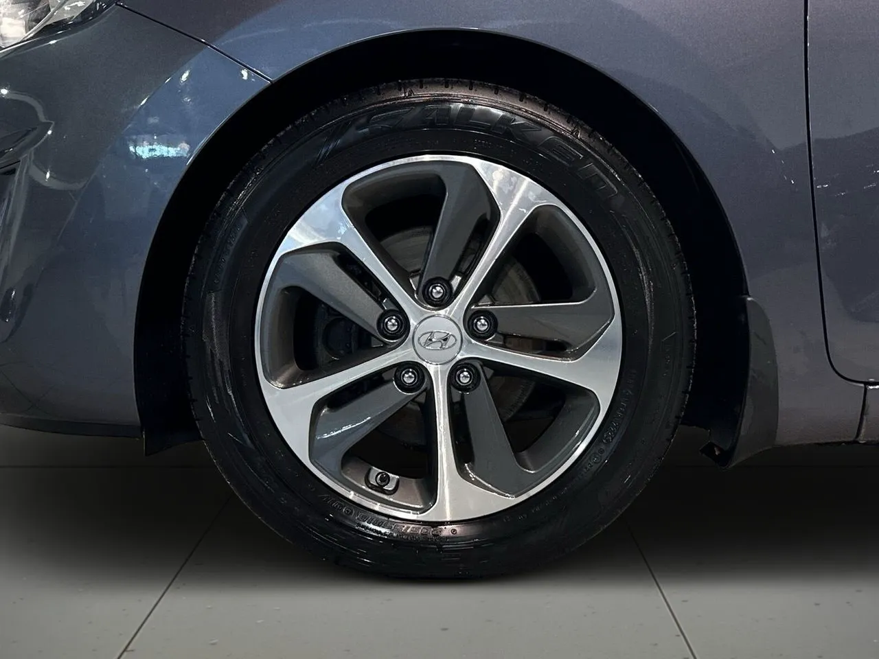Vehicle image 13