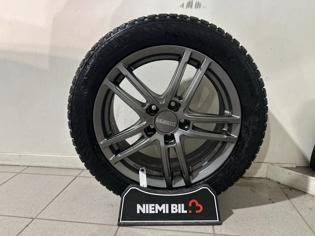Vehicle image 17