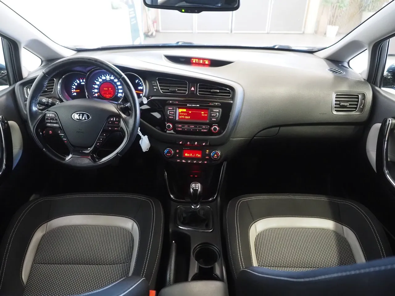 Vehicle image 14
