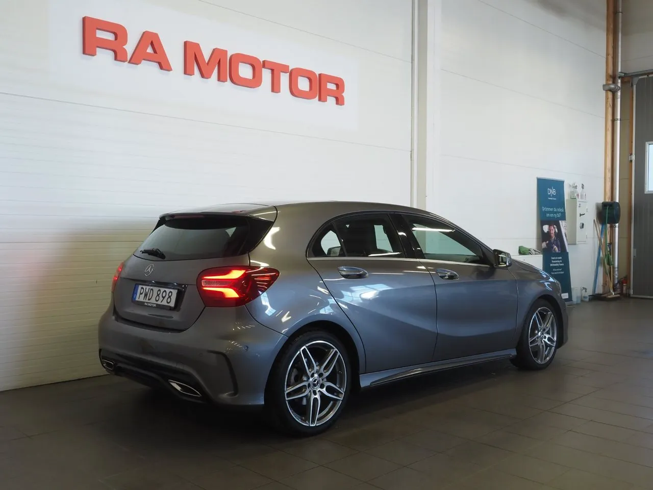 Vehicle image 4