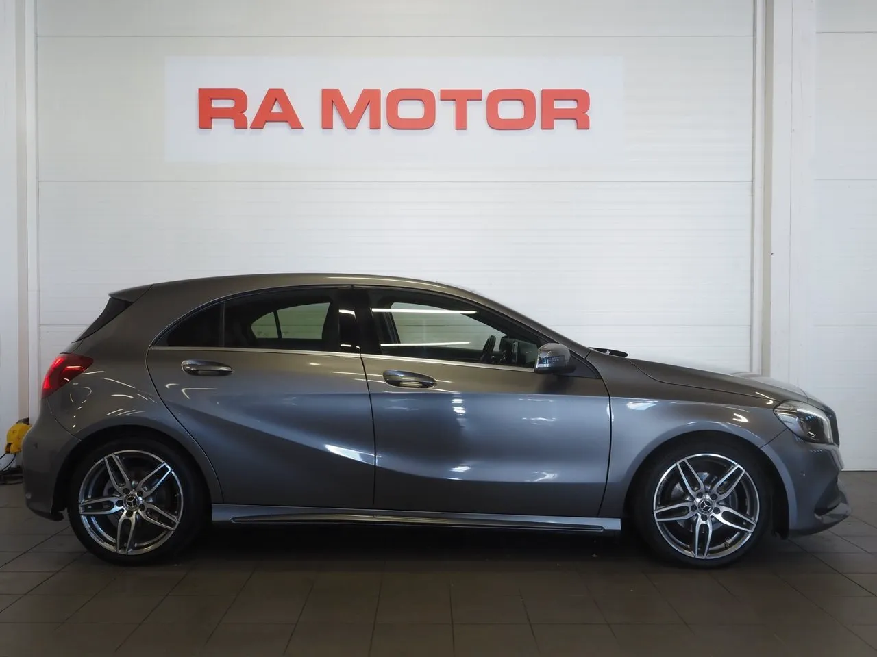 Vehicle image 3