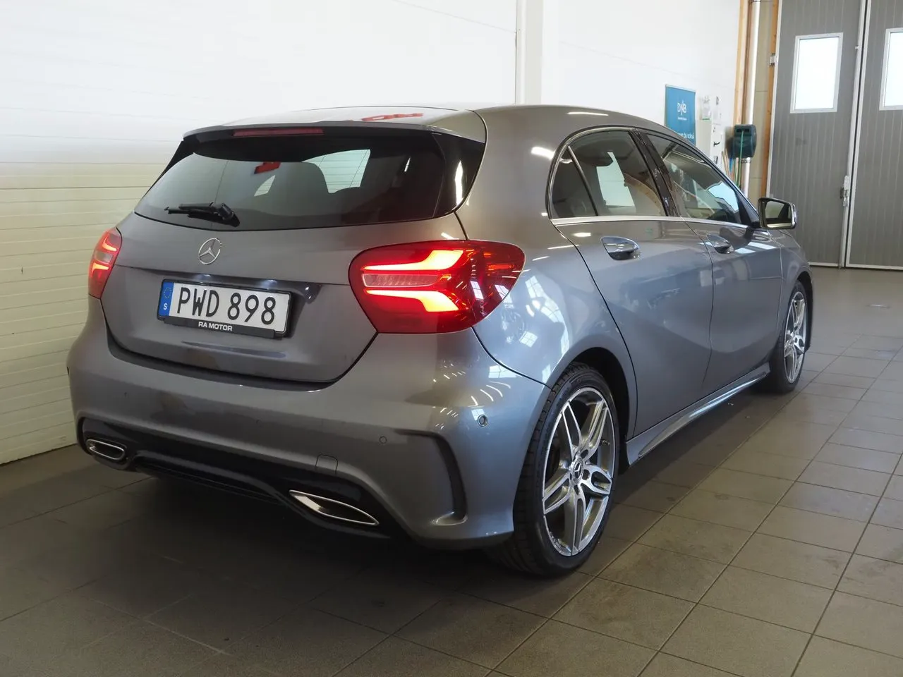 Vehicle image 5