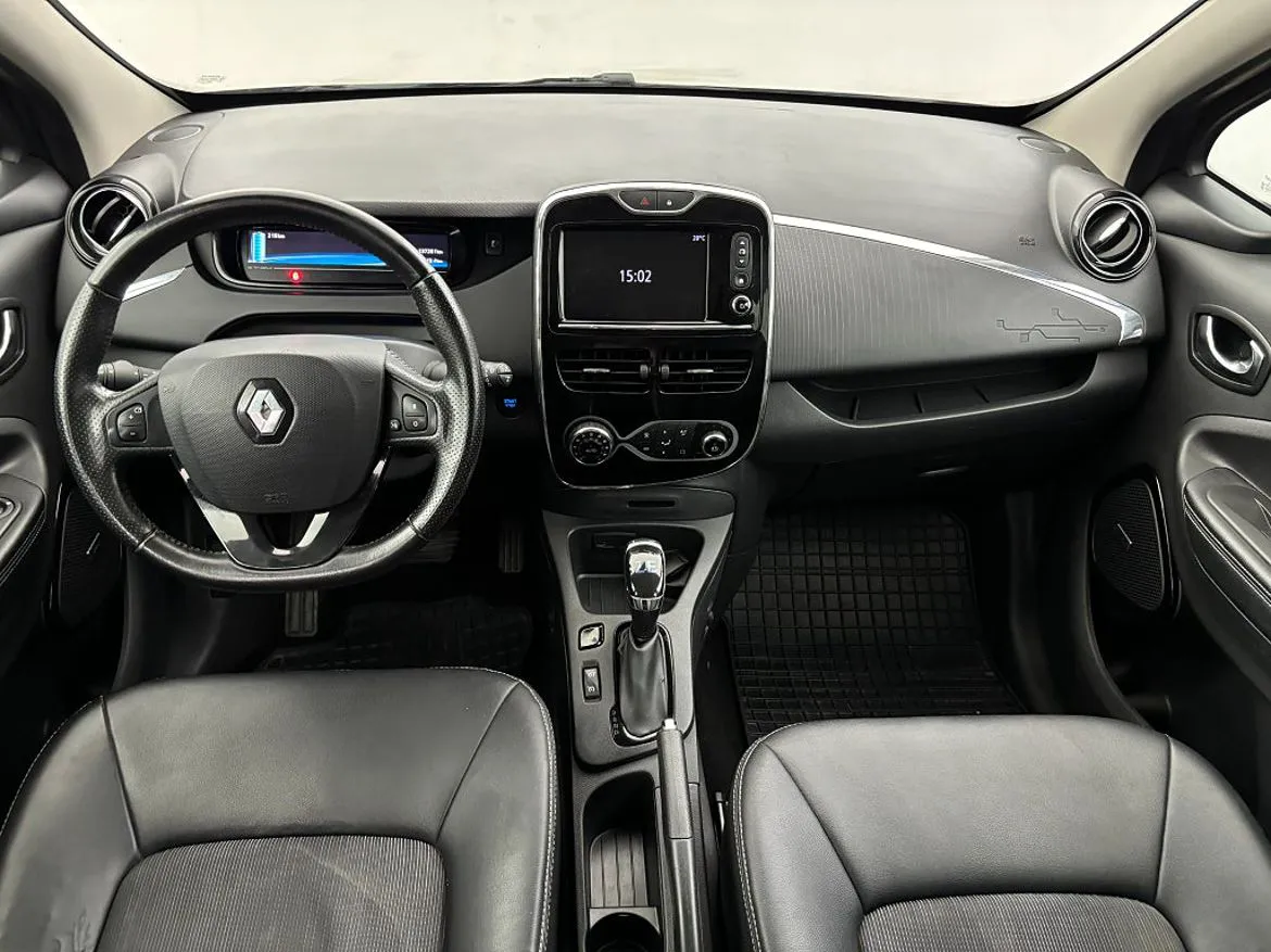 Vehicle image 16