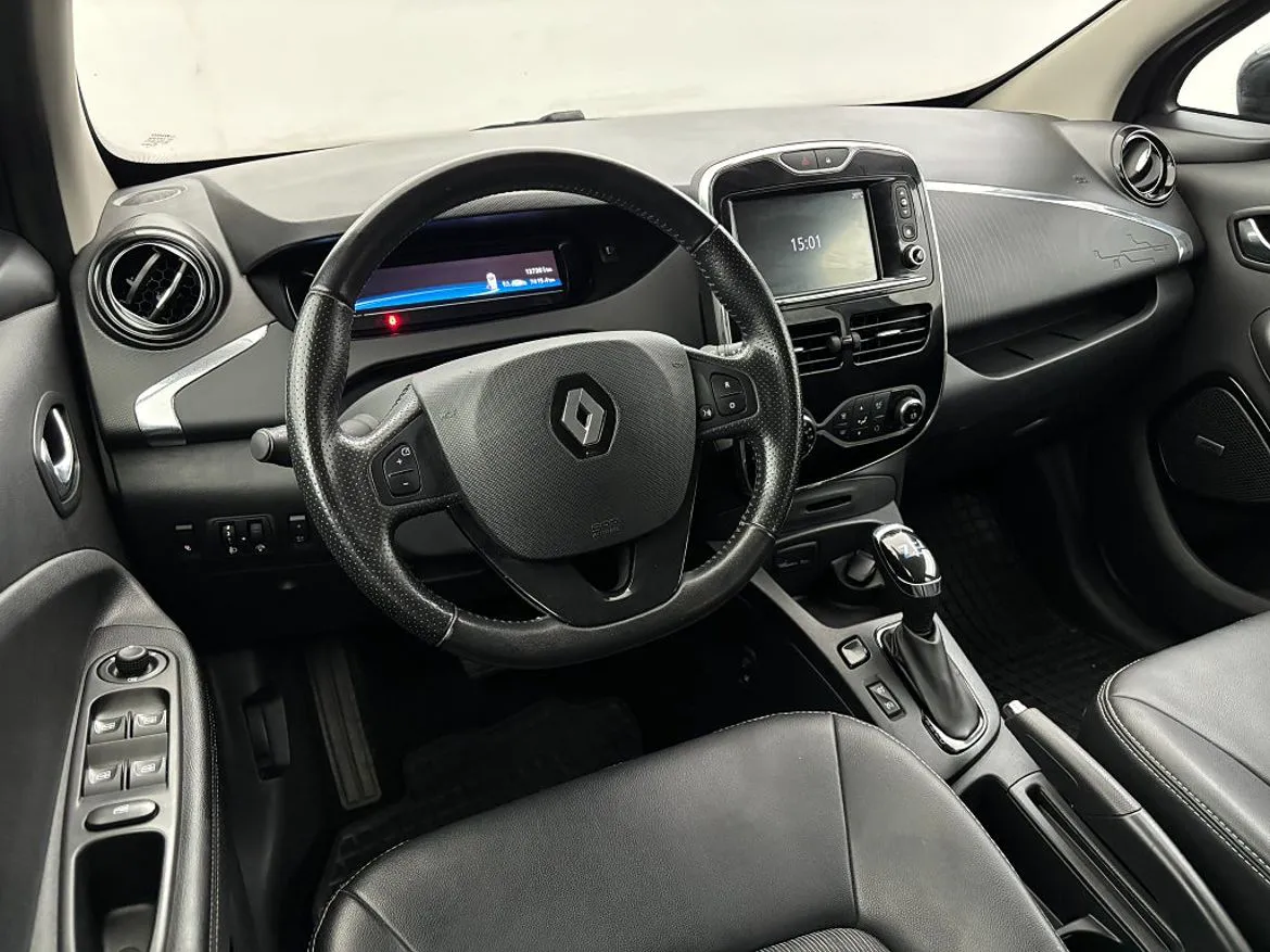 Vehicle image 15