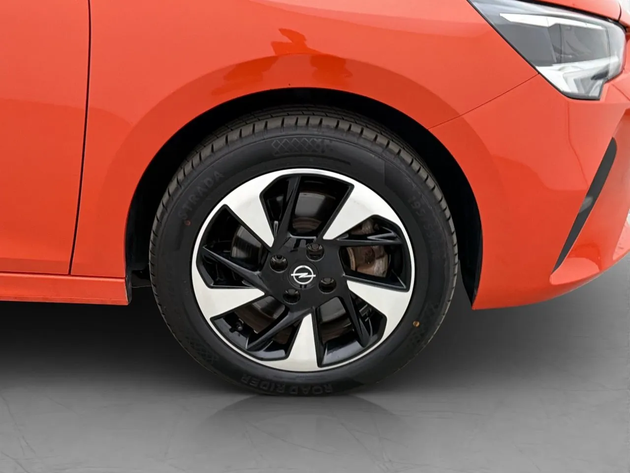 Vehicle image 10