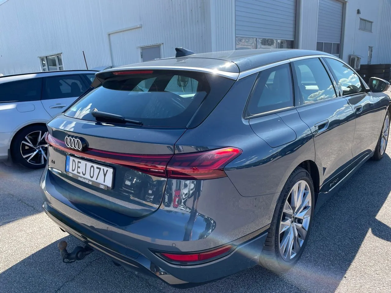 Vehicle image 5