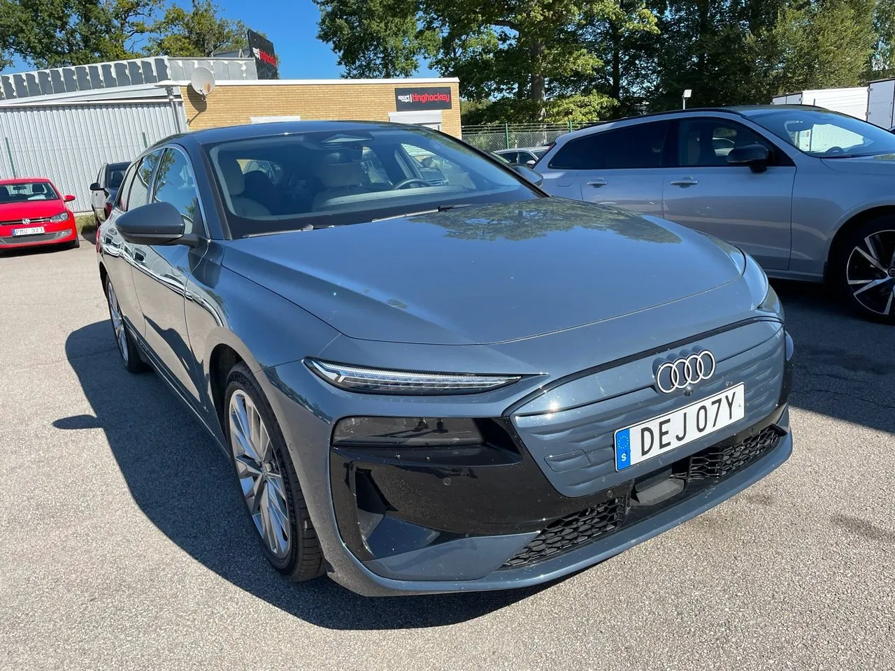 Vehicle image 3
