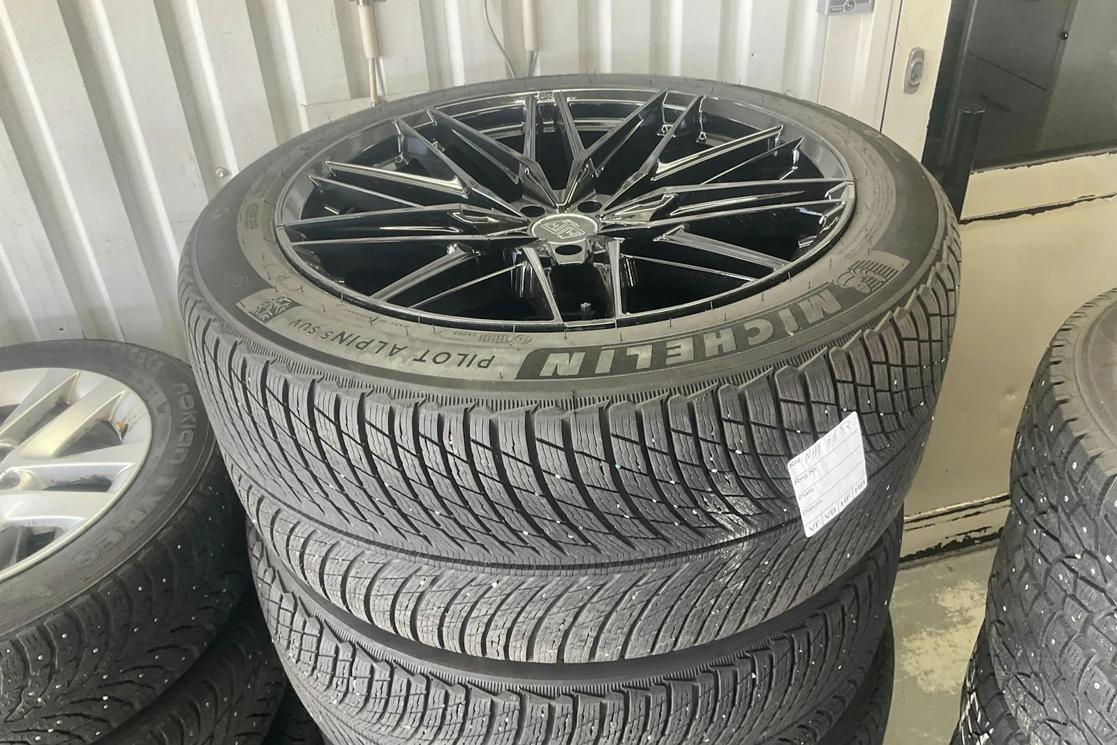Vehicle image 16