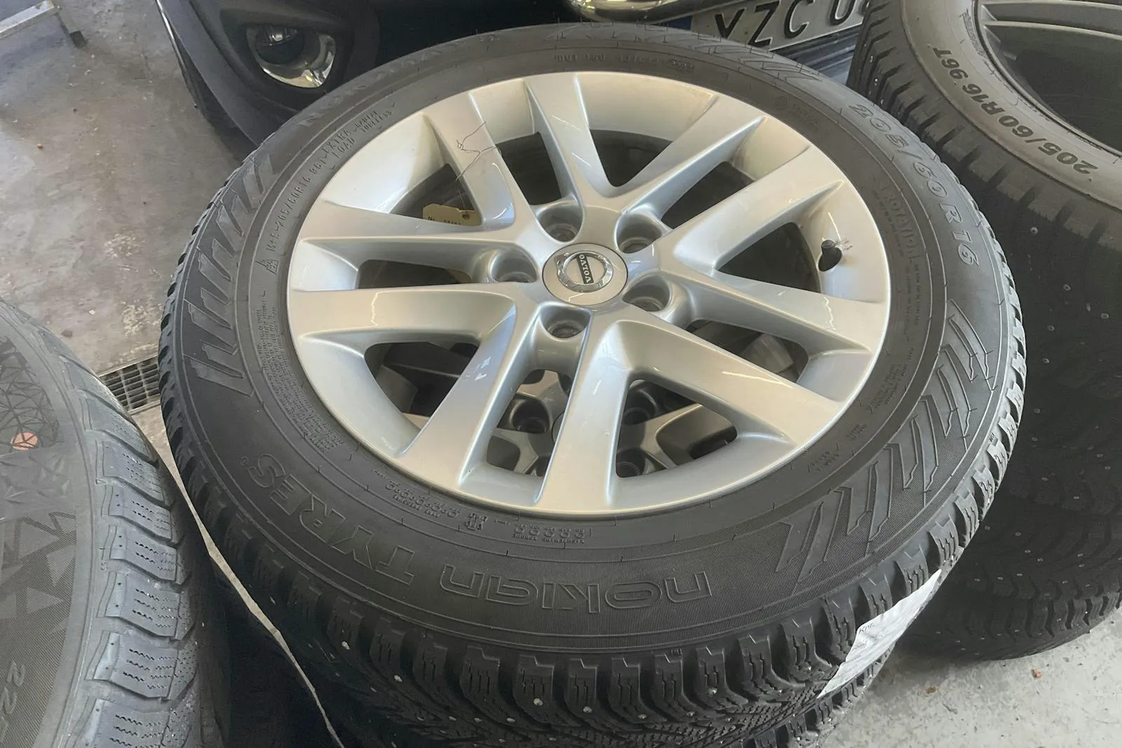 Vehicle image 10