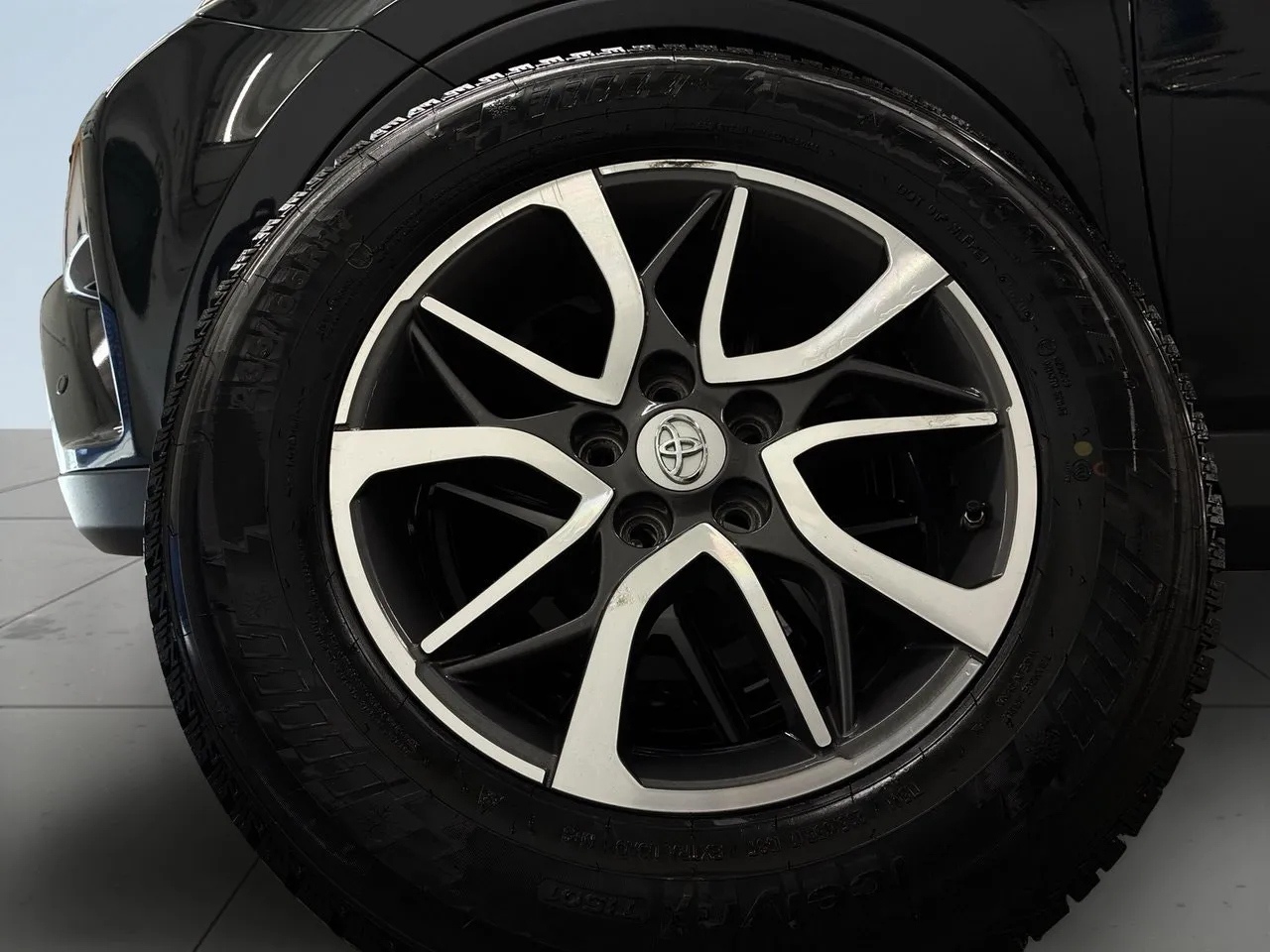 Vehicle image 13