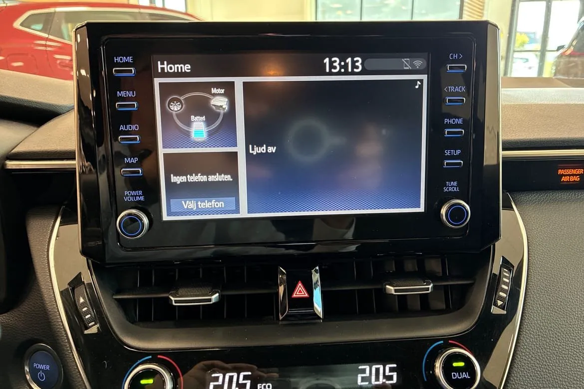 Vehicle image 12