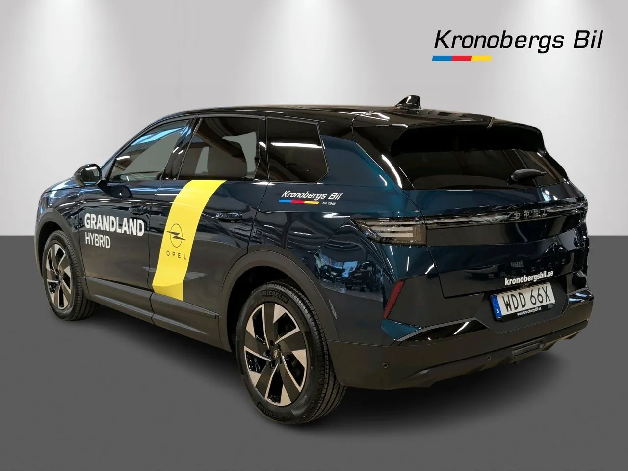 Vehicle image 5