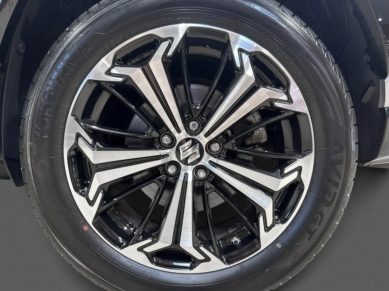 Vehicle image 16