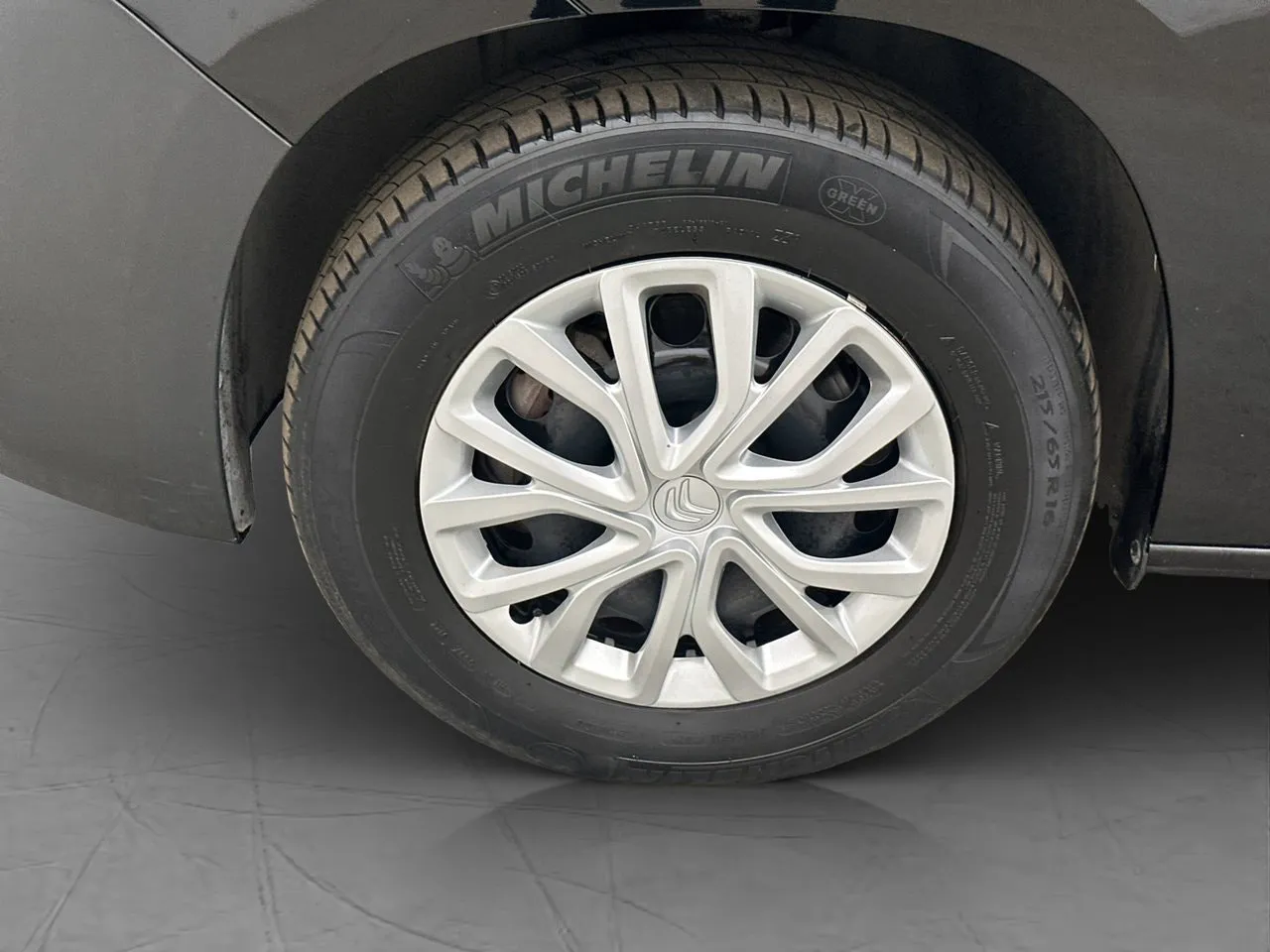 Vehicle image 24