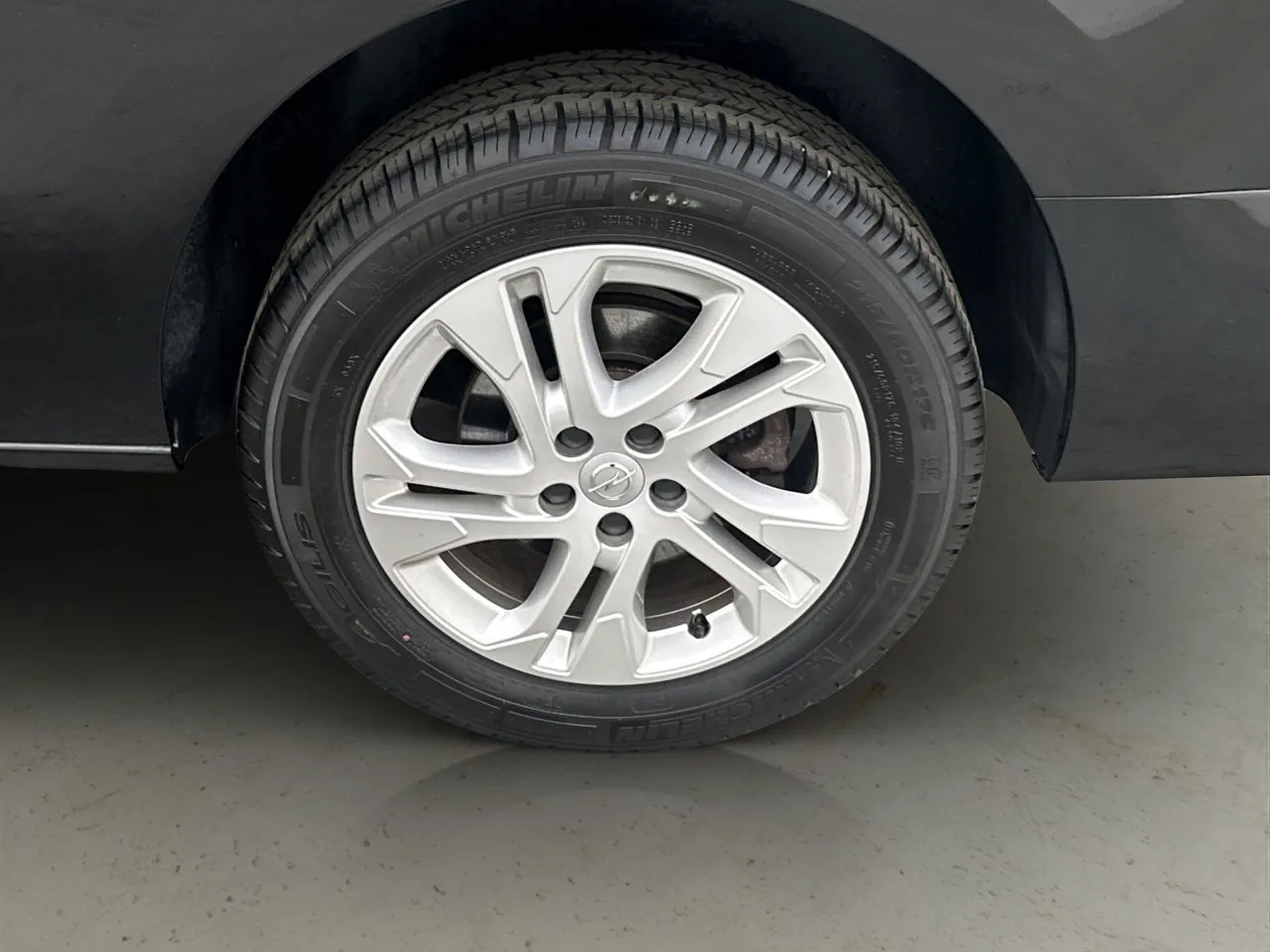 Vehicle image 25