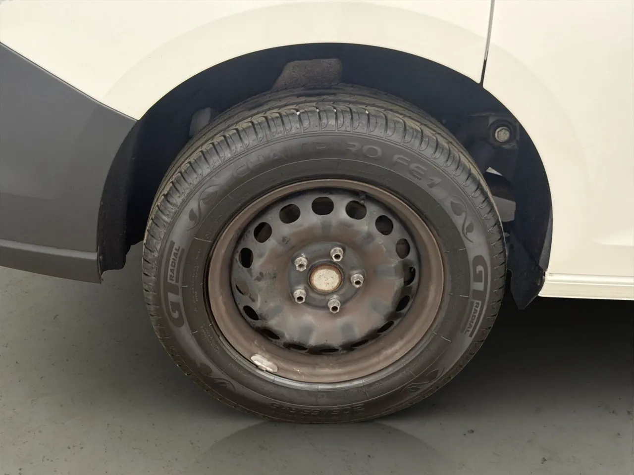 Vehicle image 28