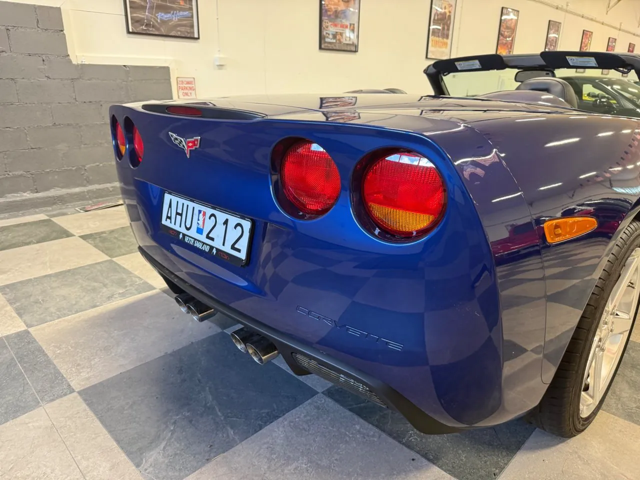 Vehicle image 16