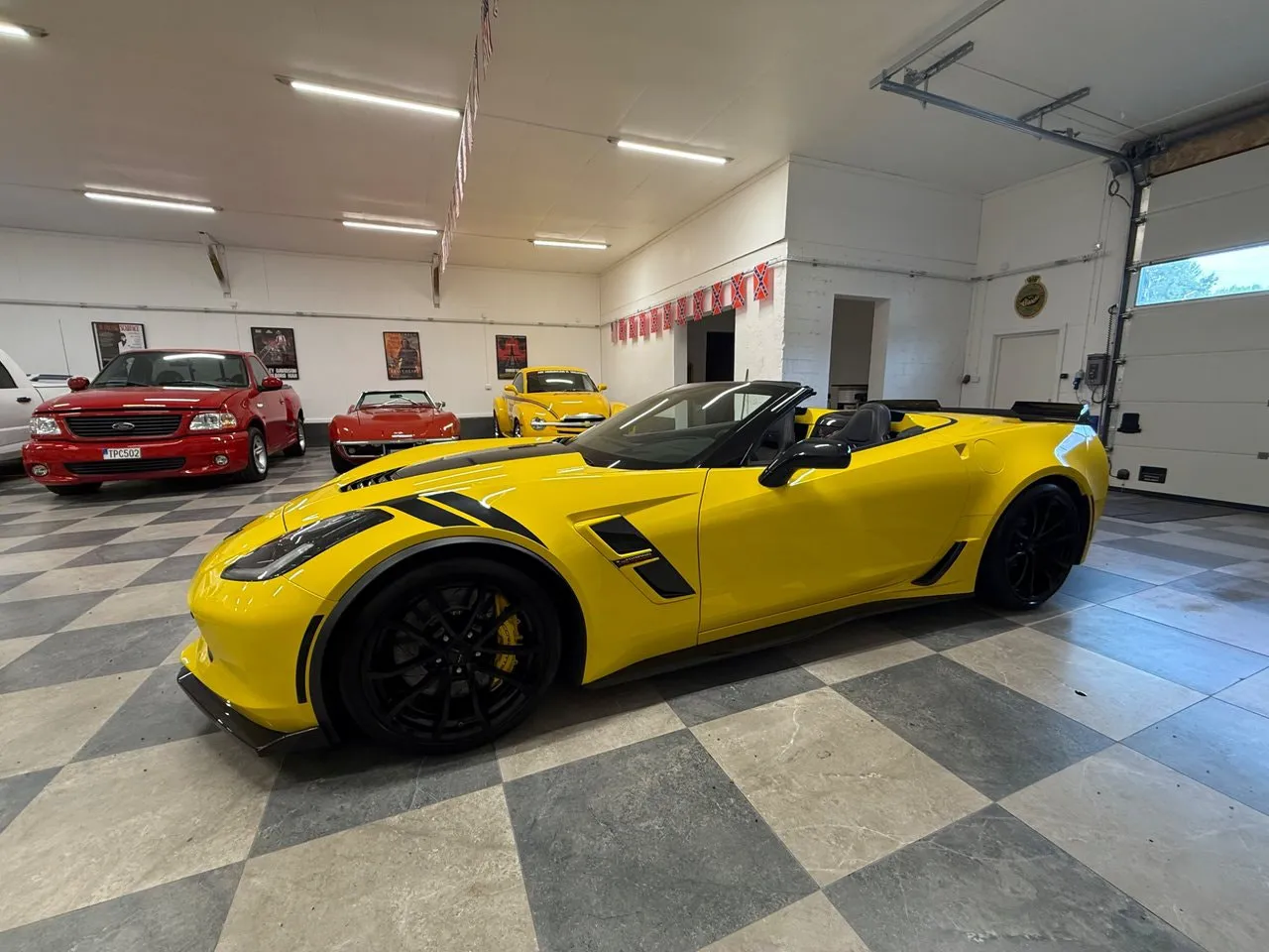 Vehicle image 6