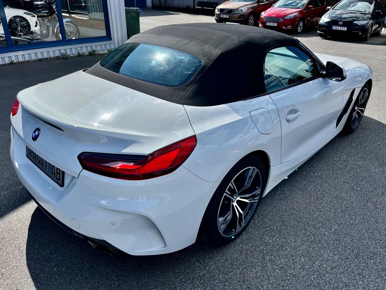 Vehicle image 6