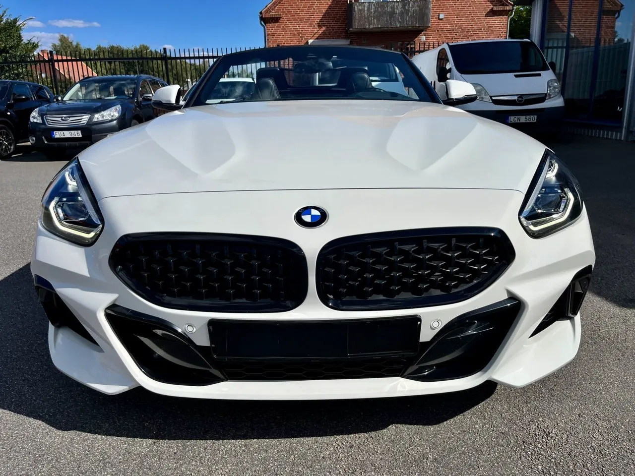 Vehicle image 15