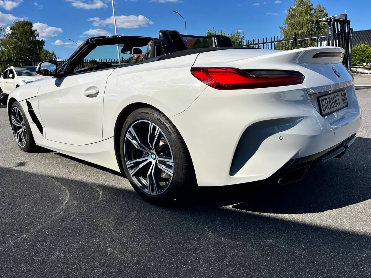 Vehicle image 4