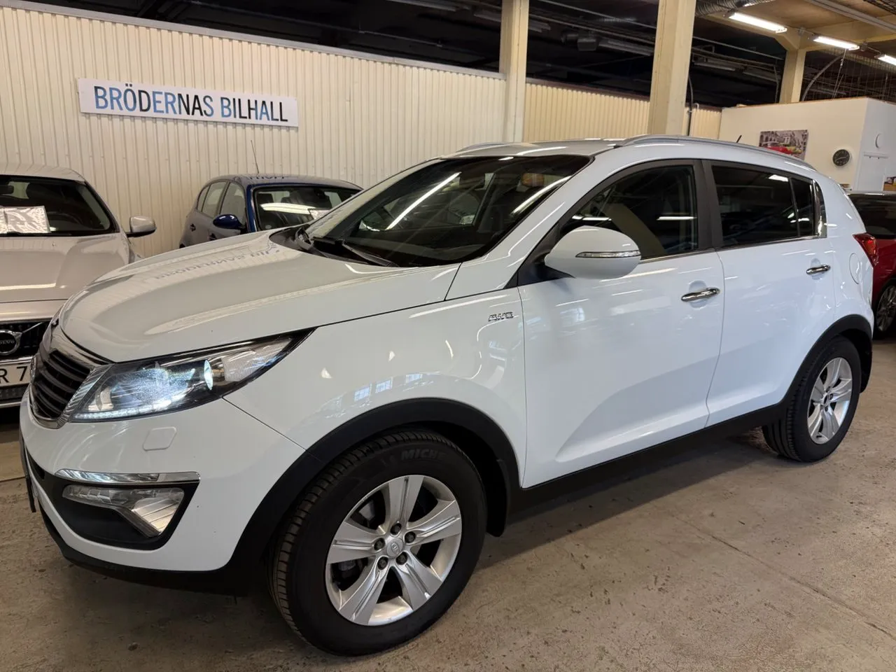 Vehicle image 3