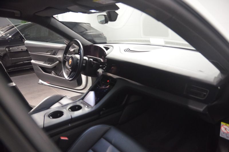 Porsche Taycan bild 12
