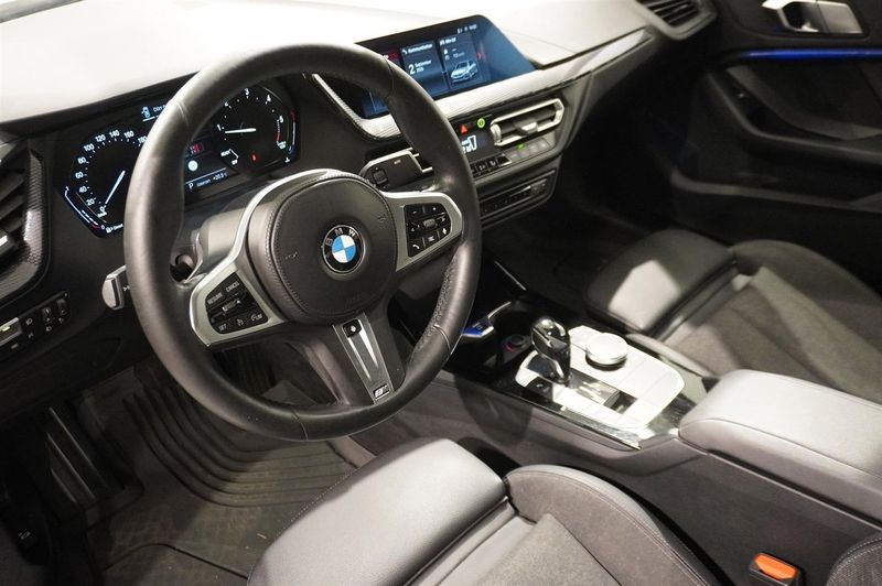 BMW 218 bild 8