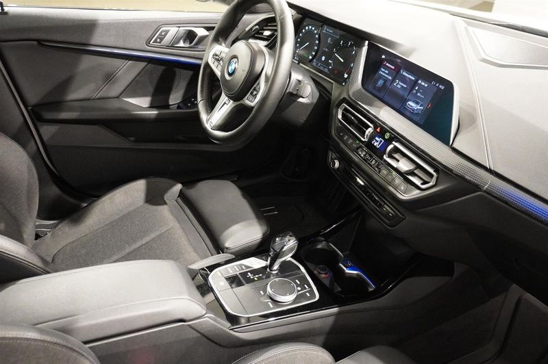 BMW 218 bild 13