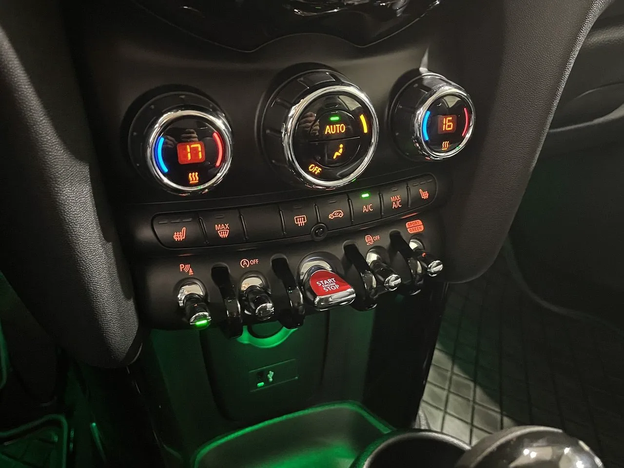 Vehicle image 18