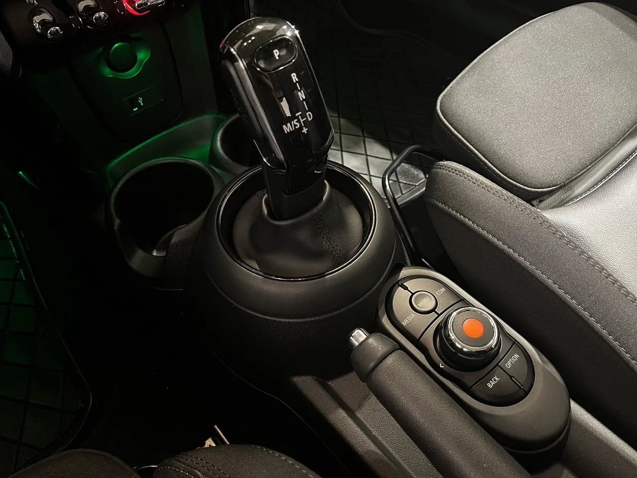Vehicle image 14
