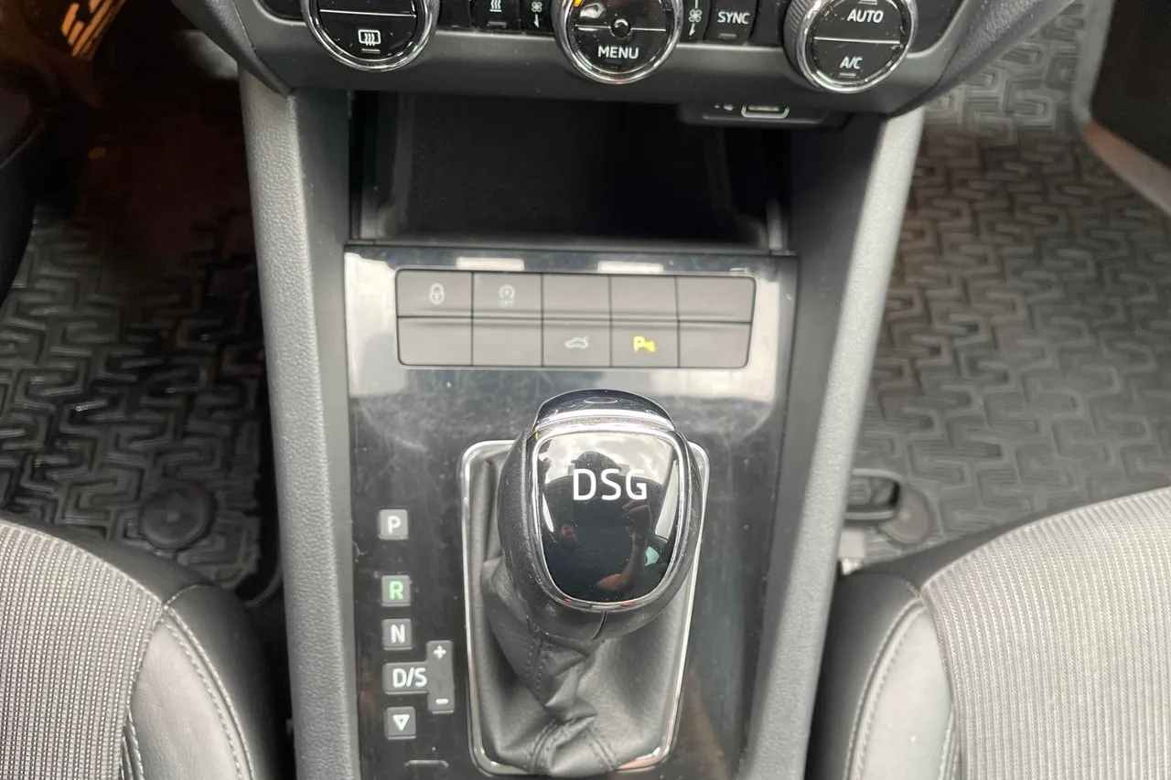 Vehicle image 26