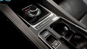 Jaguar F-Pace bild 20