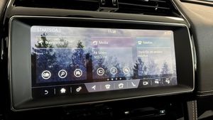 Jaguar F-Pace bild 12