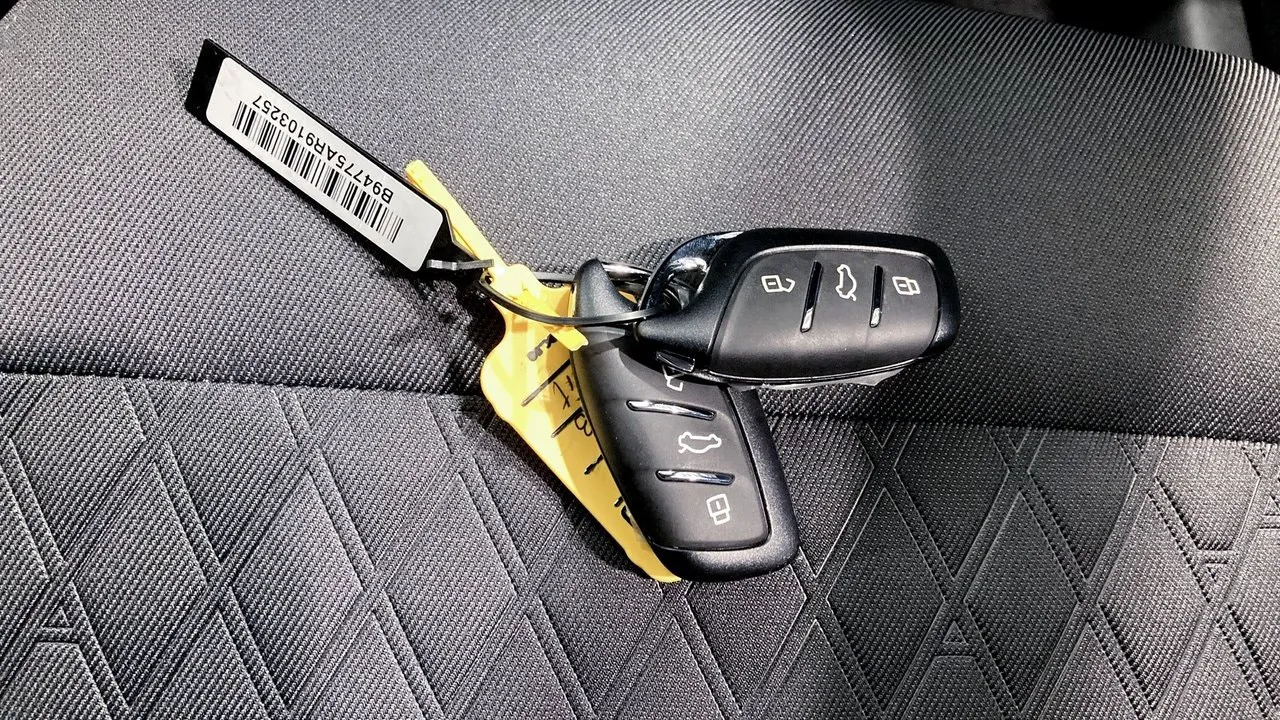 Vehicle image 18
