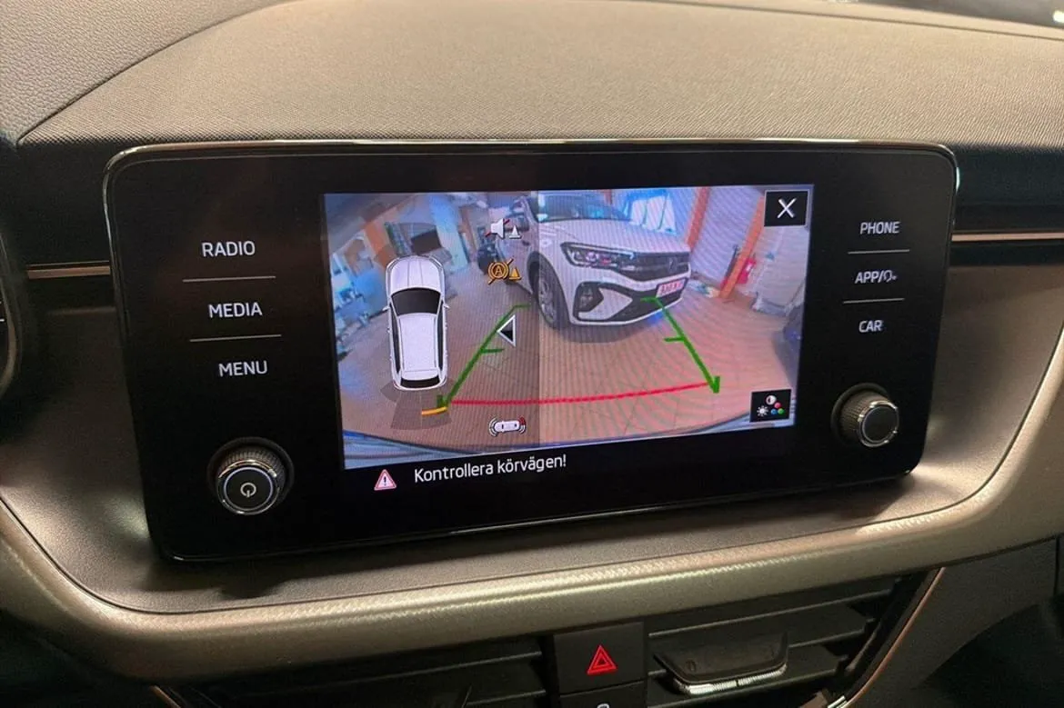 Vehicle image 18